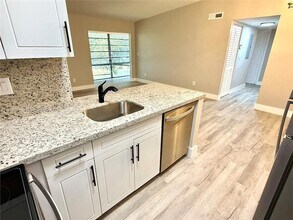 9719 Hammocks Blvd, Unit 203 in Miami, FL - Building Photo - Building Photo