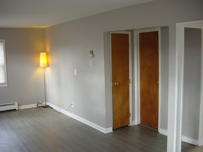 247 Smith Rd in Lake Ronkonkoma, NY - Foto de edificio - Building Photo