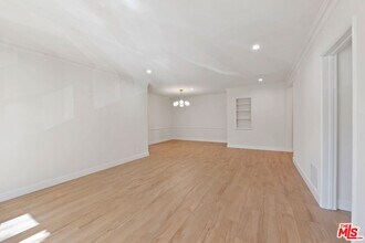 1252 N Crescent Heights Blvd in West Hollywood, CA - Building Photo - Building Photo