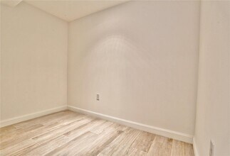 55 SW 9th St, Unit 1910 in Miami, FL - Building Photo - Building Photo