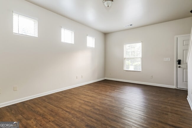 6069 Semaphore Rdg in Rex, GA - Building Photo - Building Photo