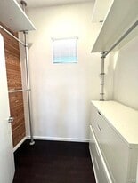 5698 Como Cir in Los Angeles, CA - Building Photo