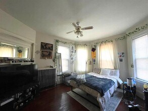 158 River St, Unit 1 in Cambridge, MA - Building Photo - Building Photo