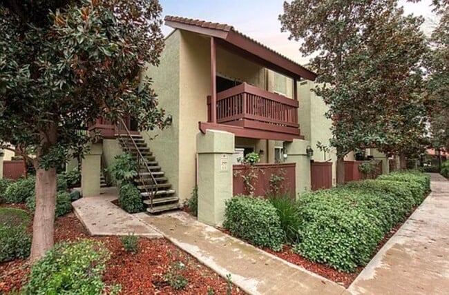 property at 2909 Huntington Blvd