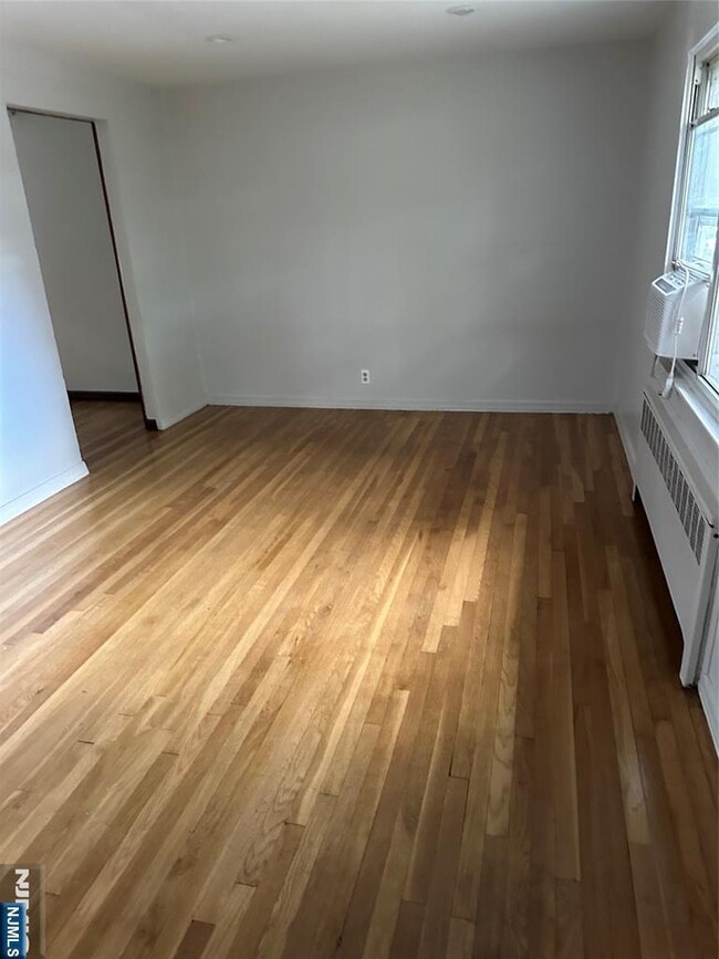 743 Newcomb Rd in Ridgewood, NJ - Building Photo - Building Photo