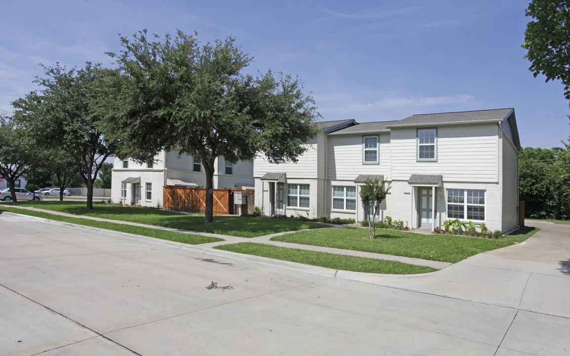 Glenview Garden in North Richland Hills, TX - Building Photo