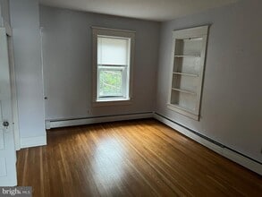 221 S Reading Ave in Boyertown, PA - Foto de edificio - Building Photo