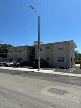 100 NE 78th St in Miami, FL - Foto de edificio - Building Photo