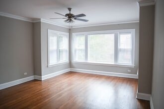 5349 W Byron St, Unit 1 in Chicago, IL - Foto de edificio - Building Photo