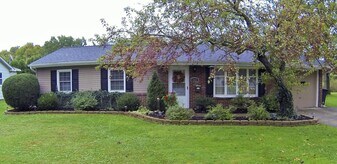 563 Janet Dr in Canfield, OH - Building Photo