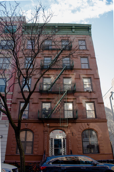 32 W 131st St in New York, NY - Building Photo