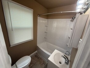22094 Elmwood Ave in Eastpointe, MI - Building Photo - Building Photo
