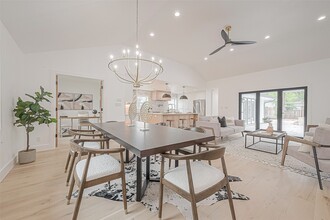 6254 Locke Ln in Houston, TX - Building Photo - Building Photo