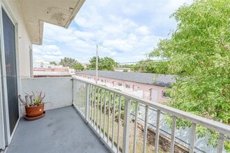 621 SW 15th Ave in Miami, FL - Building Photo - Building Photo