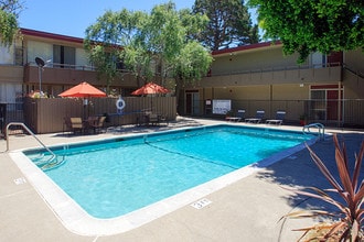 Montoya Garden in Richmond, CA - Foto de edificio - Building Photo