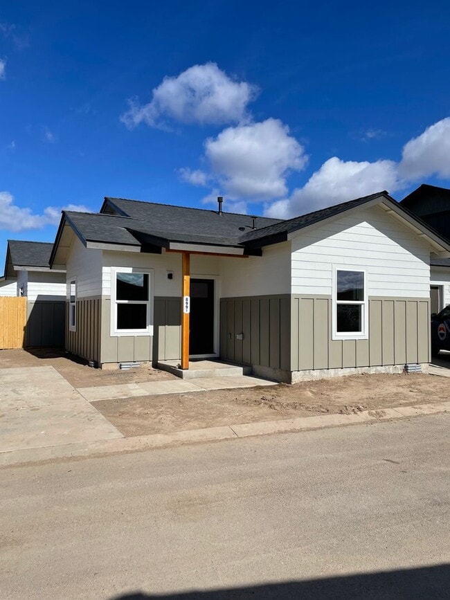 property at 899 NE Discovery Loop