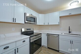 7735 York Ln N in Brooklyn Park, MN - Building Photo - Building Photo