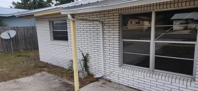233 Mimosa Dr in Palatka, FL - Building Photo - Building Photo