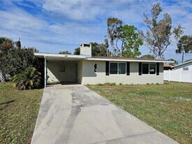 900 Nantucket Rd in Venice, FL - Building Photo