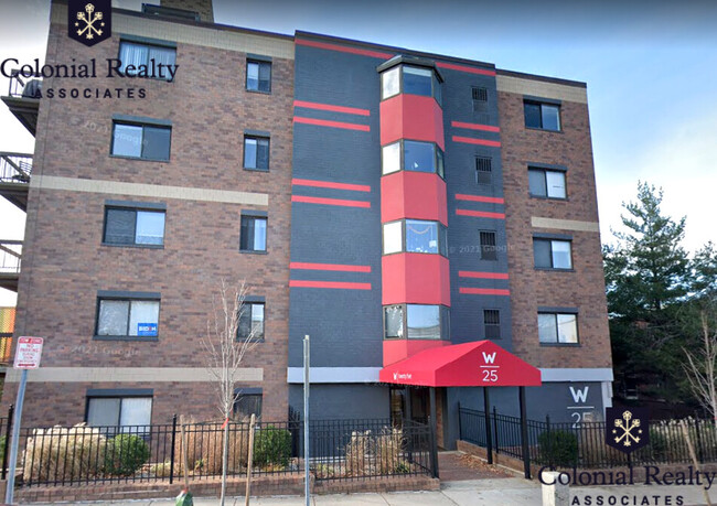 25 Webster Ave, Unit 25-570 Webster Ave