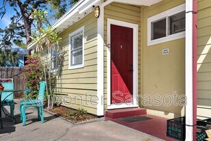 325 Ohio Pl in Sarasota, FL - Building Photo