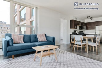 5600 N Sheridan Rd in Chicago, IL - Foto de edificio - Building Photo