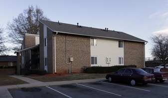 Woodstream Apartments in Greenville, SC - Building Photo
