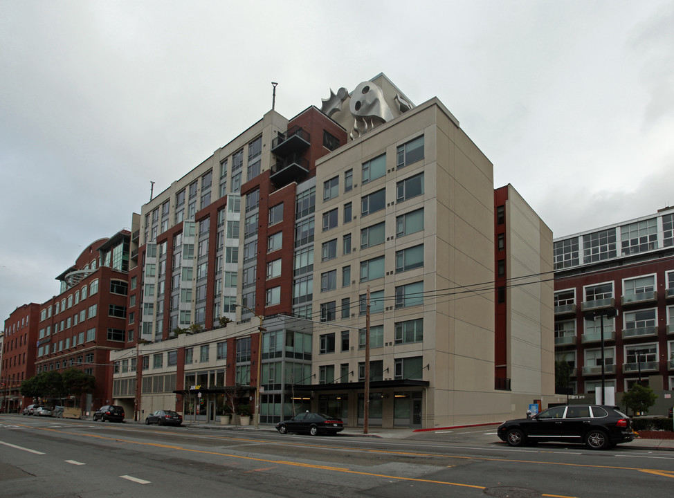 177 Townsend St in San Francisco, CA - Building Photo