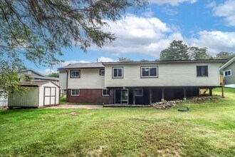 8 Lakewood Terrace in New Milford, CT - Building Photo - Building Photo