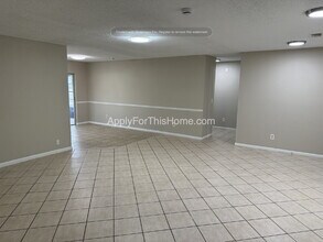 14921 Old Pointe Rd in Tampa, FL - Foto de edificio - Building Photo