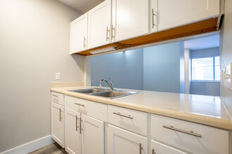 Pine Creek Apartments in Holland, MI - Building Photo - Interior Photo