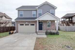 702 Ellie Nat Dr in Clarksville, TN - Building Photo