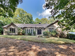 1260 St Lawrence Dr in Alpharetta, GA - Foto de edificio - Building Photo