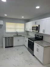 224 Birch St in Lake Jackson, TX - Building Photo - Building Photo