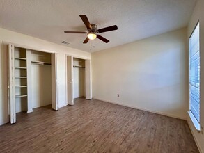 515 Sierra Cove-Unit -1 in Round Rock, TX - Foto de edificio - Building Photo