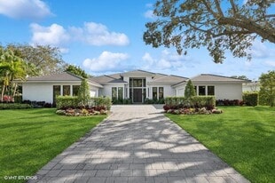 8533 N Native Dancer Rd in Palm Beach Gardens, FL - Building Photo