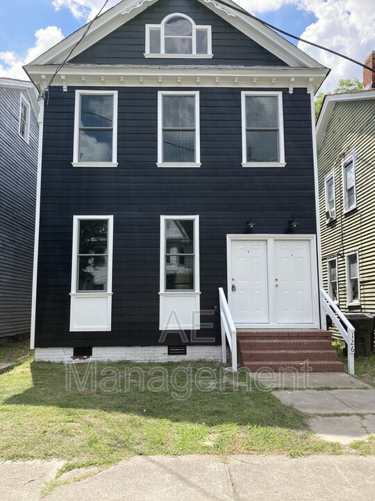 126 Linden Ave-Unit -Apt 2 in Portsmouth, VA - Foto de edificio