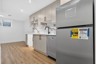 9337 87 Ave NW in Edmonton, AB - Building Photo - Building Photo