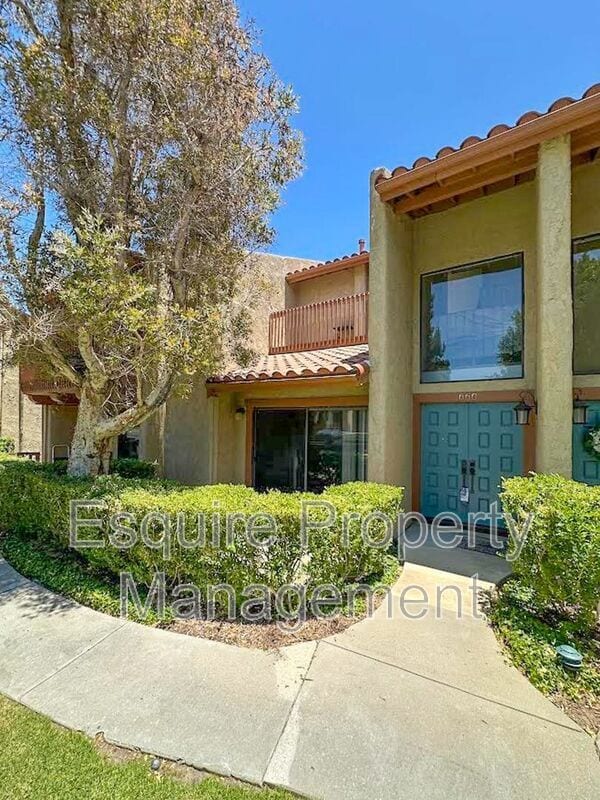 660 Rosewood Ave