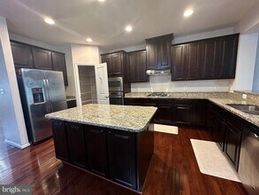 22865 Lacey Oak Terrace in Sterling, VA - Building Photo - Building Photo