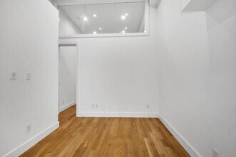 210-220 E 22nd St in New York, NY - Building Photo - Building Photo