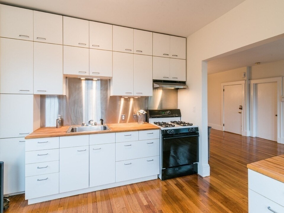 69 Babcock St in Brookline, MA - Building Photo