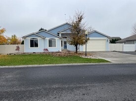 9557 Naples St SE in Moses Lake, WA - Building Photo