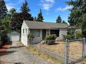 17205 3rd Ave NE in Shoreline, WA - Building Photo