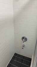48 Greenville Ave, Unit 2nd floor in Jersey City, NJ - Building Photo - Building Photo