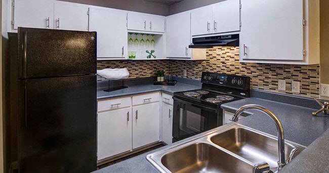 Southland Station Apartments in Warner Robins, GA - Building Photo - Building Photo