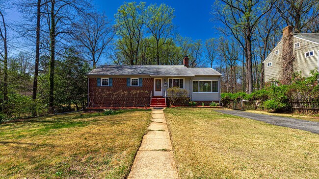 3306 Dye Dr in Falls Church, VA - Foto de edificio - Building Photo