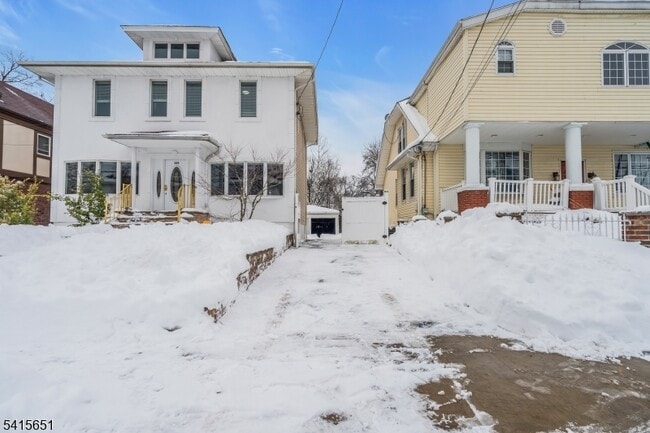 323 Van Houten Ave in Passaic, NJ - Building Photo - Building Photo