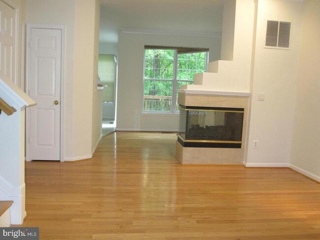 1225 Wild Hawthorn Way in Reston, VA - Building Photo - Building Photo