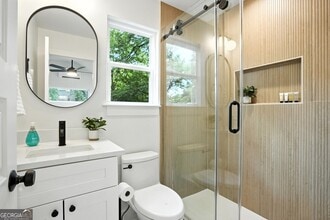 1597 Glenwood Ave SE in Atlanta, GA - Foto de edificio - Building Photo